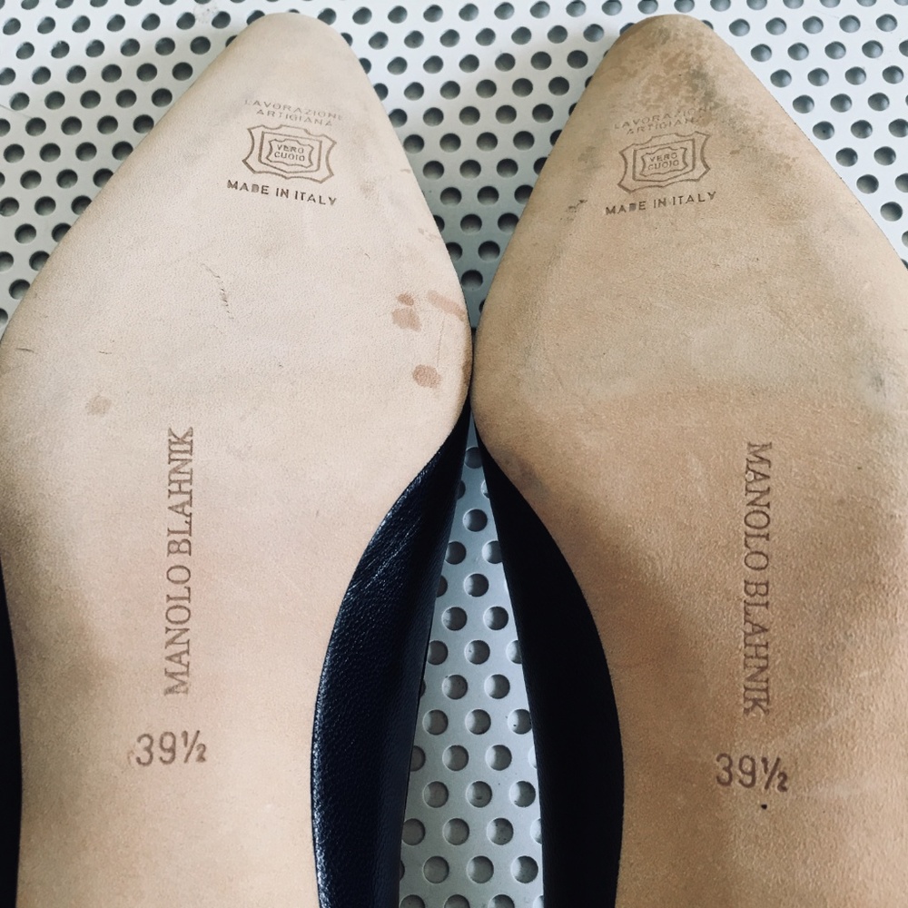 Manolo Blahnik Kitten Heel Pump - Picture 8 of 8